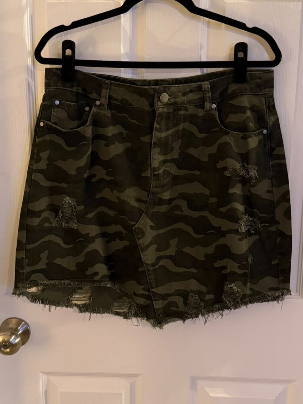 Fate Camo Distressed Mini Skirt Size Large